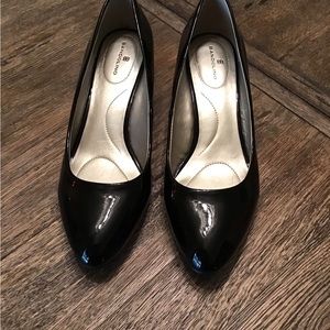 Bandolino black patent leather wedge pumps